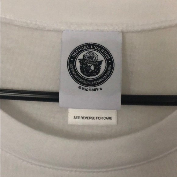 White Smokey the Bear graphic tee - Picture 6 of 6